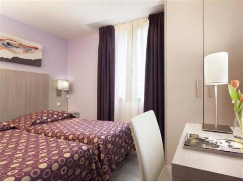 Hotel De Nevers Lourdes Eksteriør billede